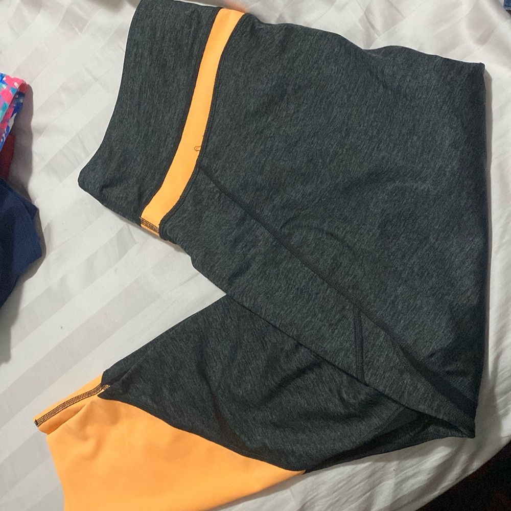 EUC XL Xersion leggings, no pilling, mesh calf detailing